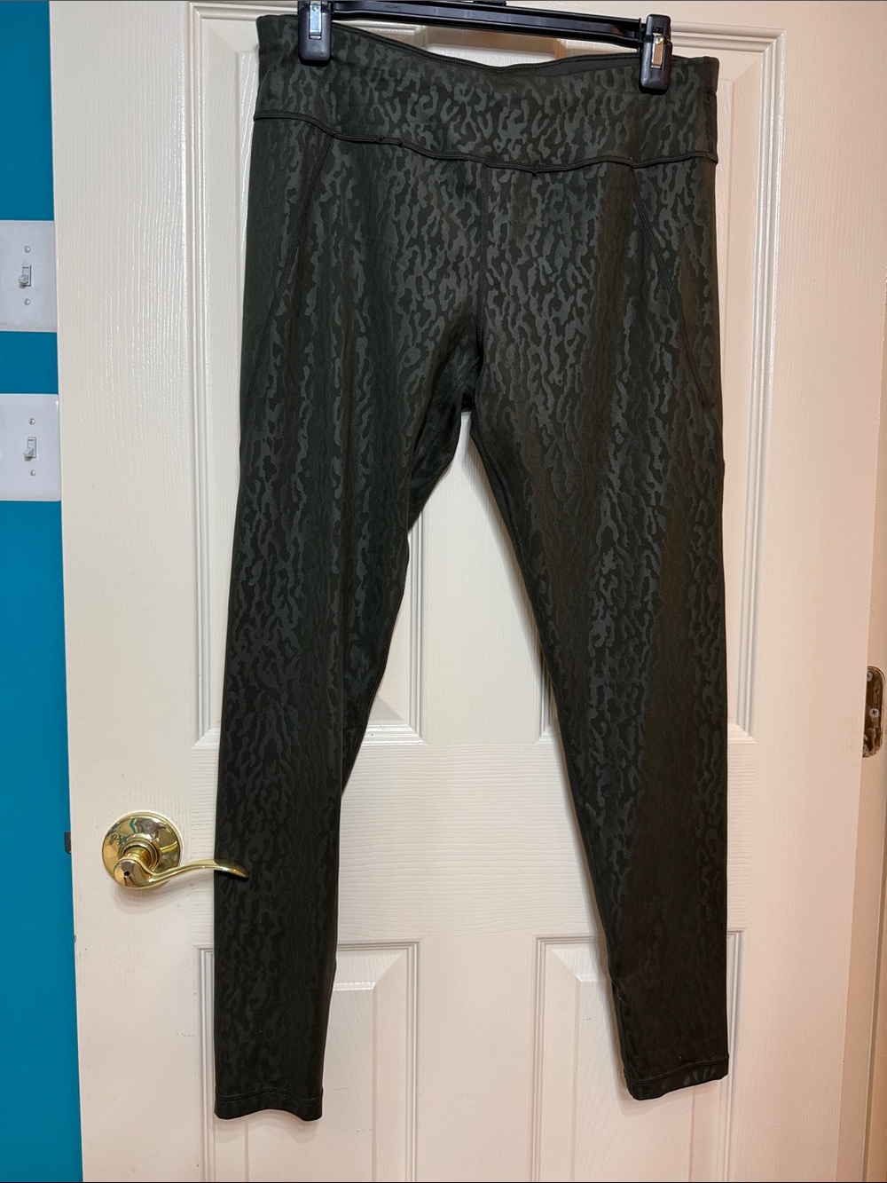 SALE🍁Sweaty Betty Dark Olive Textured Leggings